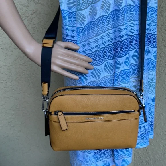 Michael Kors Cooper Utility Crossbody - Picture 13 of 16